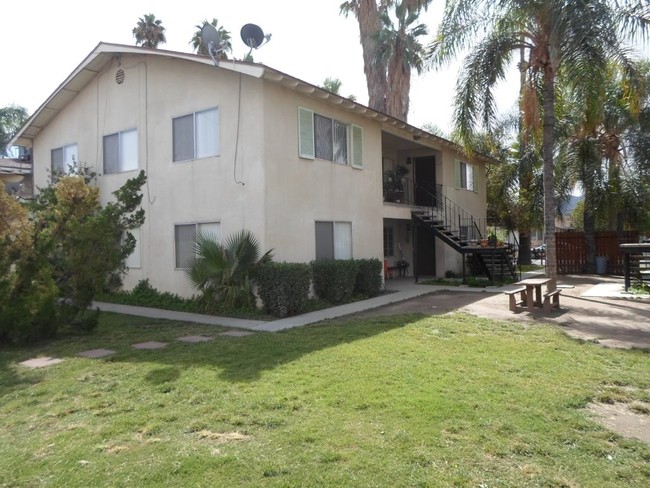 41574-41588 Marine Dr in Hemet, CA - Foto de edificio - Building Photo