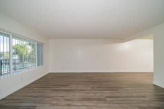 1135 Meadow Lake Dr in Vista, CA - Building Photo - Building Photo