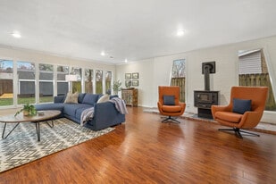 604 NW B St in Bentonville, AR - Building Photo