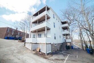 14 Duffley Ct, Unit #2 in Chestnut Hill, MA - Building Photo - Building Photo