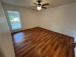 9471 Pagewood Ln in Houston, TX - Foto de edificio - Building Photo
