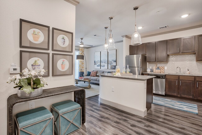 Lakeside Lofts in Farmers Branch, TX - Foto de edificio - Building Photo