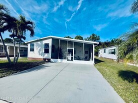 2399 Coconut Palm Dr in Palm Bay, FL - Building Photo