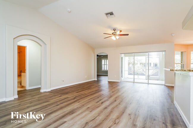 4028 NE 10th Pl in Cape Coral, FL - Foto de edificio - Building Photo