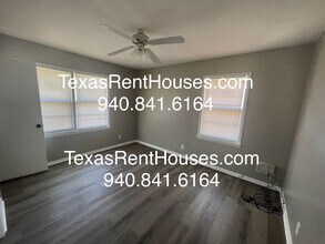 217 Laurel Ln in Burkburnett, TX - Building Photo - Building Photo