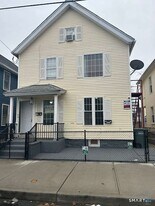 666 Ogden St, Unit 1 in Bridgeport, CT - Building Photo