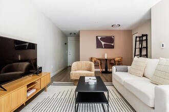 526 Yale Ave N in Seattle, WA - Building Photo - Building Photo