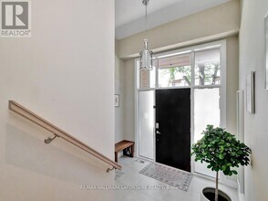 233 CARLETON Ave in Ottawa, ON - Building Photo - Building Photo
