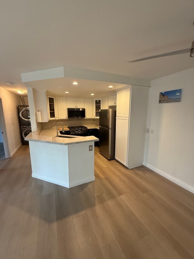 12675 Camino Mira del Mar, Unit 177 in San Diego, CA - Foto de edificio - Building Photo