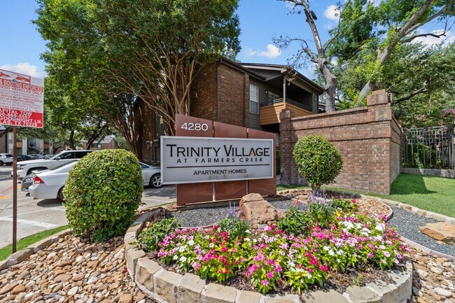 Trinity Village Apartments in Dallas, TX - Building Photo - Building Photo