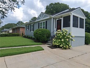 2224 Baker Terrace NW in Atlanta, GA - Building Photo - Building Photo