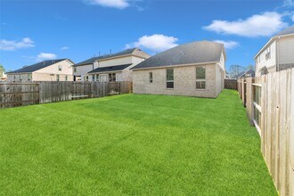 1426 Northwood Blf Ln in Pinehurst, TX - Building Photo - Building Photo
