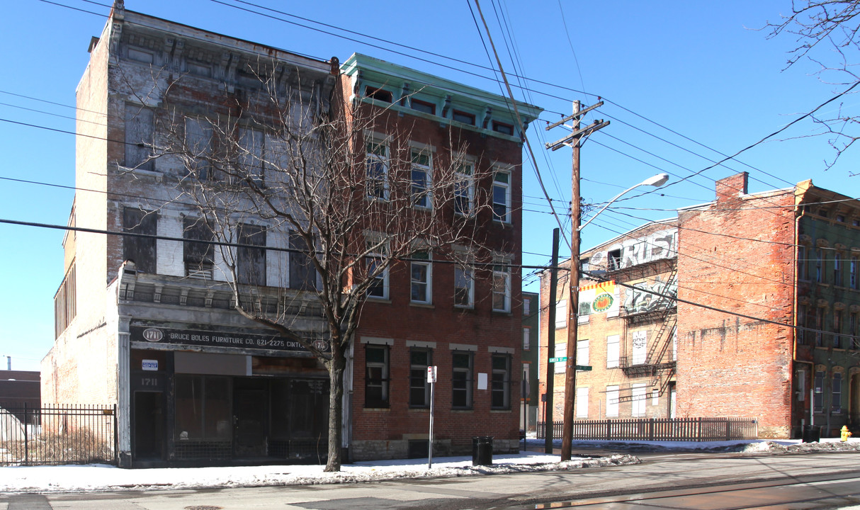 1713 Elm St in Cincinnati, OH - Foto de edificio