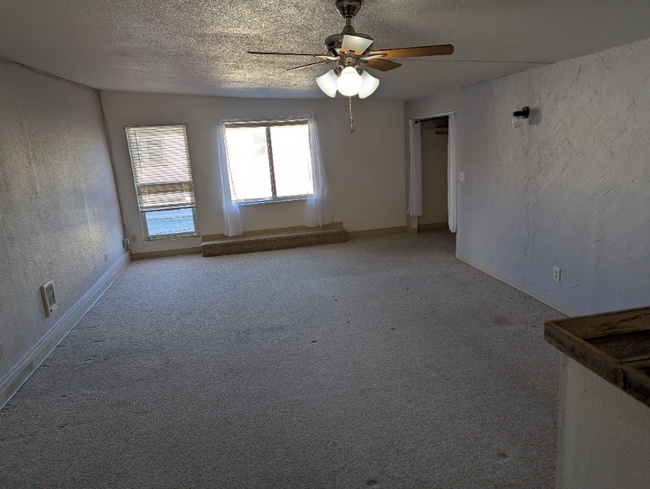 1717 SE Clatsop St, Unit B in Portland, OR - Building Photo - Building Photo