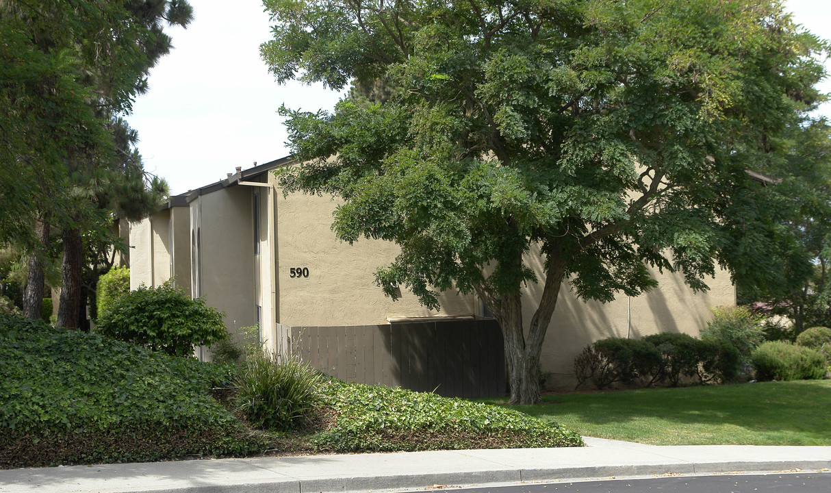 Seascape Court (por) in Pinole, CA - Building Photo