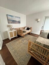 219 33rd St in Manhattan Beach, CA - Building Photo - Building Photo