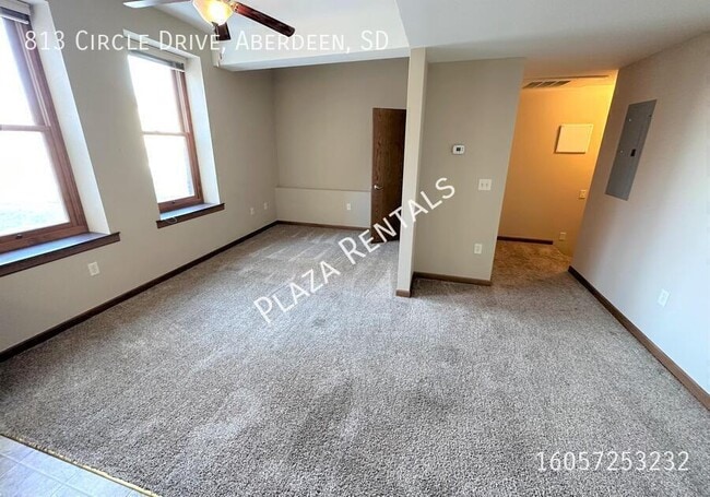214 S Kline St in Aberdeen, SD - Building Photo - Building Photo