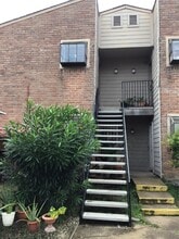 10603 S Wilcrest Dr in Houston, TX - Building Photo - Building Photo