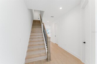 1604 Crowncrest Dr in Apopka, FL - Foto de edificio - Building Photo
