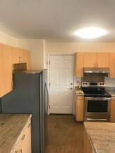 1002 Kahua Kolepa St in Hilo, HI - Building Photo - Building Photo
