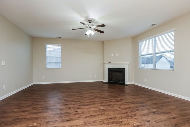 233 Autumn Terrace Ln in Clarksville, TN - Building Photo - Building Photo