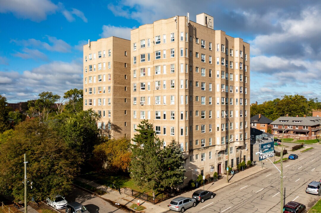 Lee Crest Apartments in Detroit, MI - Building Photo