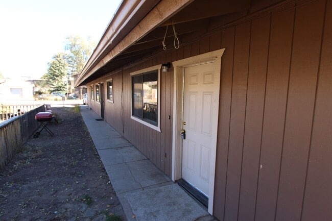 2905 N 3rd St in Flagstaff, AZ - Foto de edificio - Building Photo