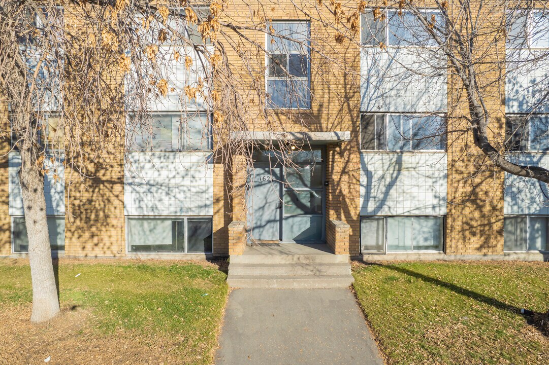 1624 26 Av SW in Calgary, AB - Building Photo