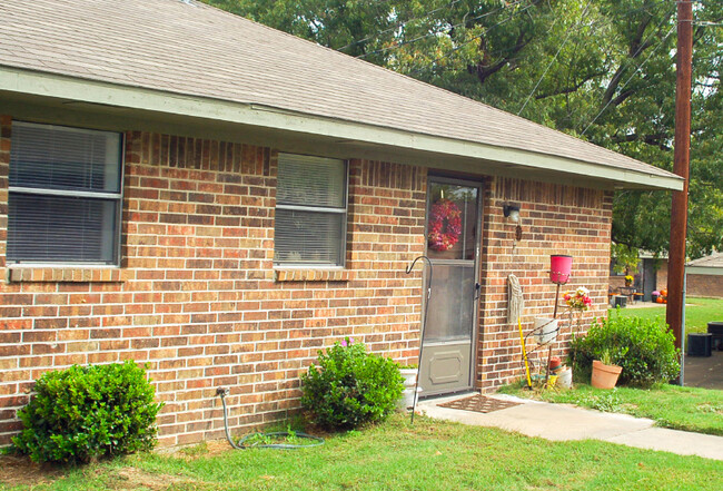 Trinity Oaks Apartments in Sulphur Springs, TX - Building Photo - Building Photo