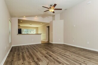 10323 Holland Rd in Riverview, FL - Building Photo - Building Photo