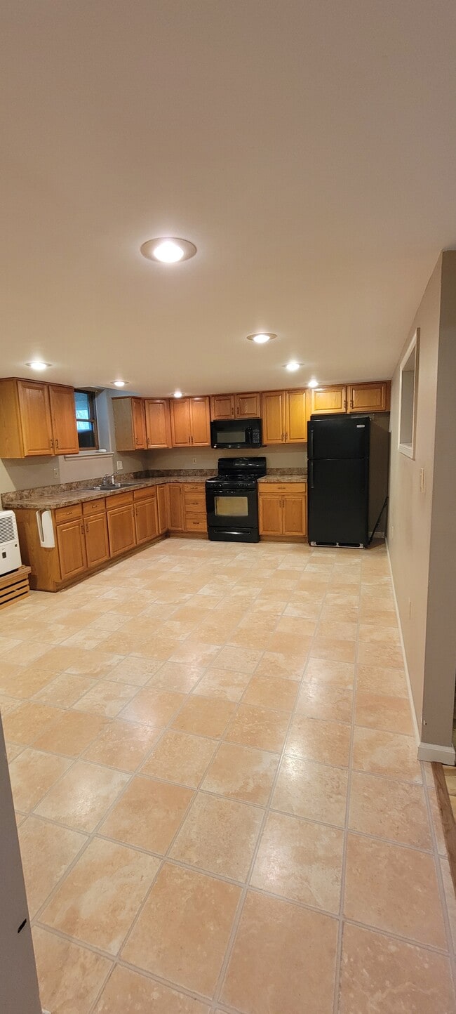 112 Tyler Dr, Unit 1