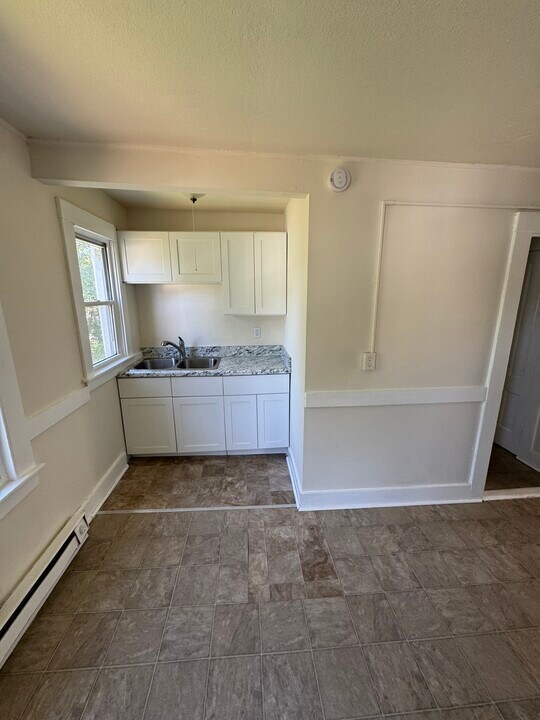 57 Rhodes St in New Britain, CT - Building Photo