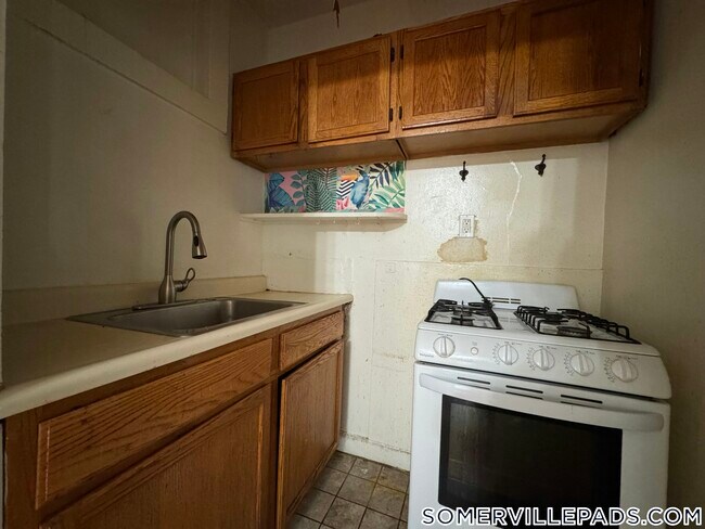 44 Central St in Somerville, MA - Building Photo - Building Photo