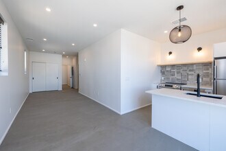 434 Santa Fe Drive in Denver, CO - Building Photo - Interior Photo