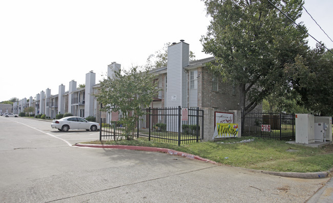 Greystoke Apartments in Arlington, TX - Building Photo - Building Photo