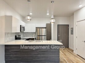 1665 Midtown Pl in Midwest City, OK - Building Photo