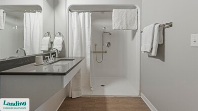 5040 Linbar Dr, Unit 307 in Nashville, TN - Building Photo - Building Photo