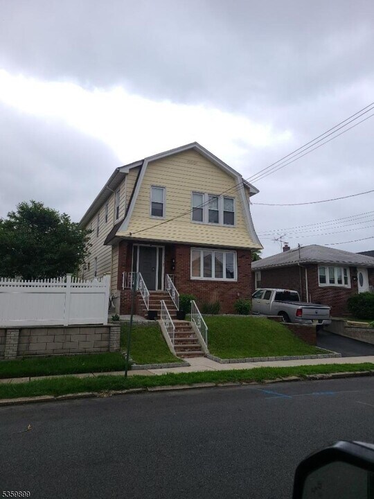 82 Elm St in North Arlington, NJ - Building Photo
