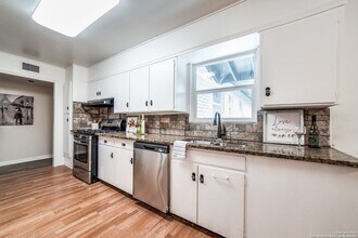 326 E Rampart Dr in San Antonio, TX - Building Photo - Building Photo