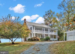 36 Pocahontas Ln in Stafford, VA - Foto de edificio - Building Photo