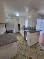 Vista Sunset Apartments in Los Angeles, CA - Building Photo