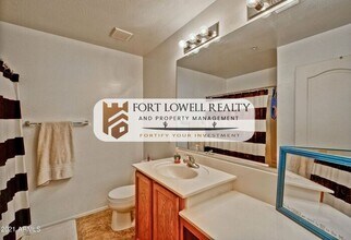 8169 W Groom Creek Rd in Phoenix, AZ - Foto de edificio - Building Photo