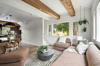 925 NE 23rd Ave in Portland, OR - Building Photo - Building Photo