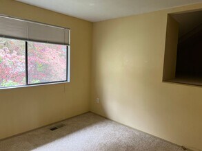 4348 190th Ave SE in Issaquah, WA - Building Photo - Building Photo