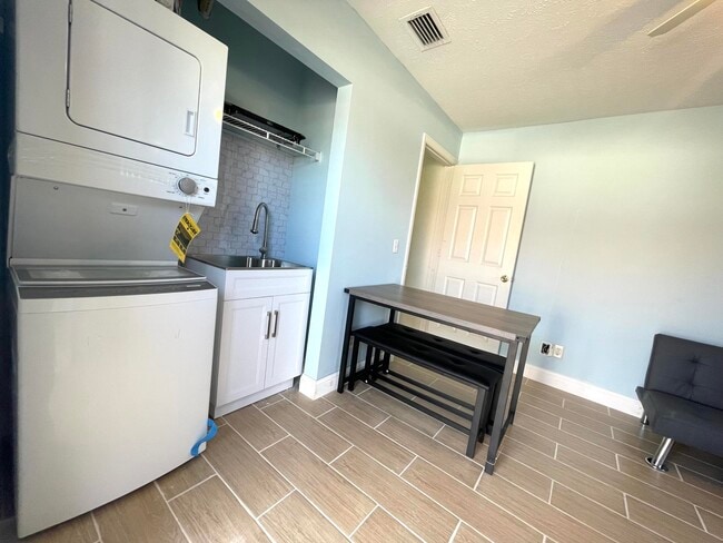 5753 SE Mercedes Ave in Stuart, FL - Building Photo - Building Photo