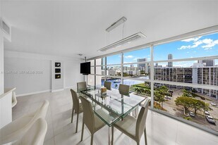 600 Parkview Dr in Hallandale Beach, FL - Building Photo