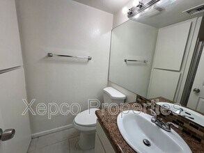 556 E Chuckwalla Rd in Palm Springs, CA - Building Photo - Building Photo