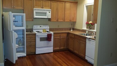 25 Main St in Ayer, MA - Foto de edificio - Building Photo