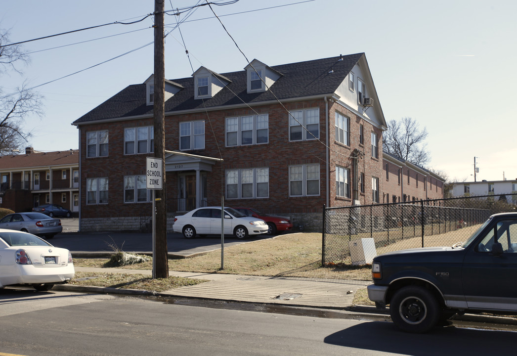 2137 Fairfax Ave in Nashville, TN - Foto de edificio