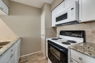 4859 Cedar Springs Rd, Unit 1159 in Dallas, TX - Building Photo - Building Photo